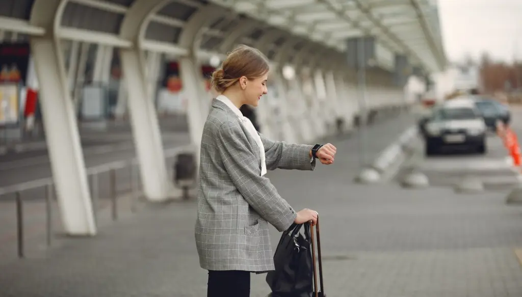 Role of Technology in Enhancing Airport Transfers